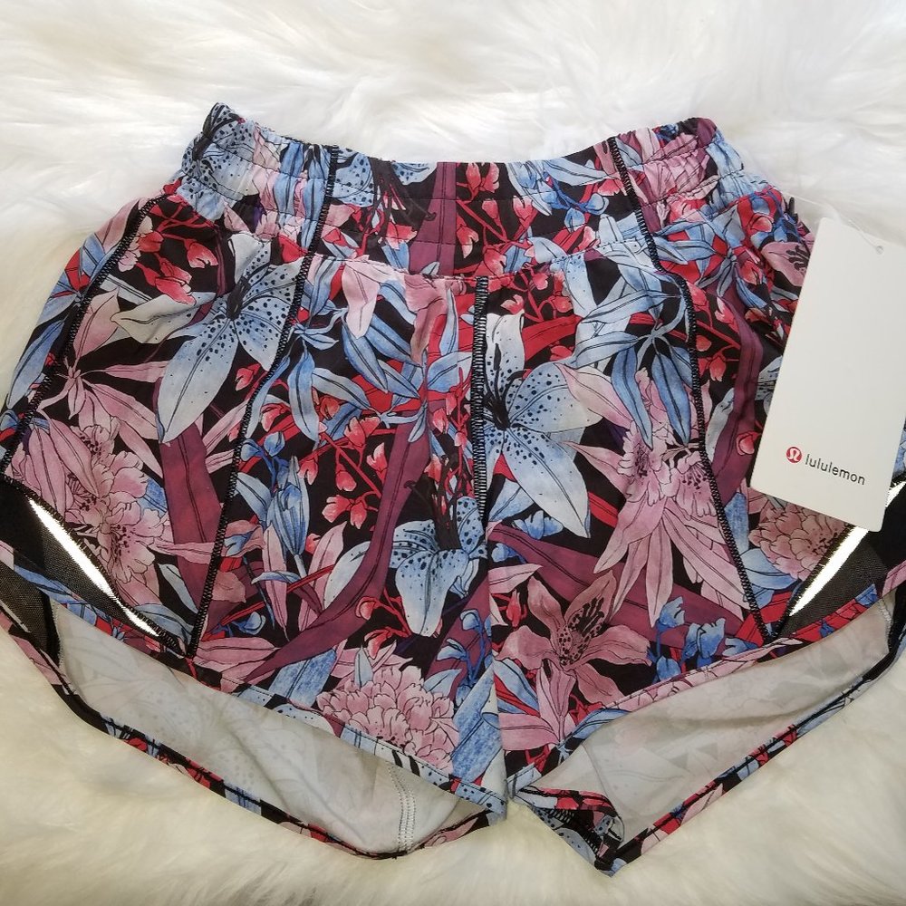 Lululemon Hotty Hot short 4'' Long Lush Lillies 2 - Picture 2 of 11